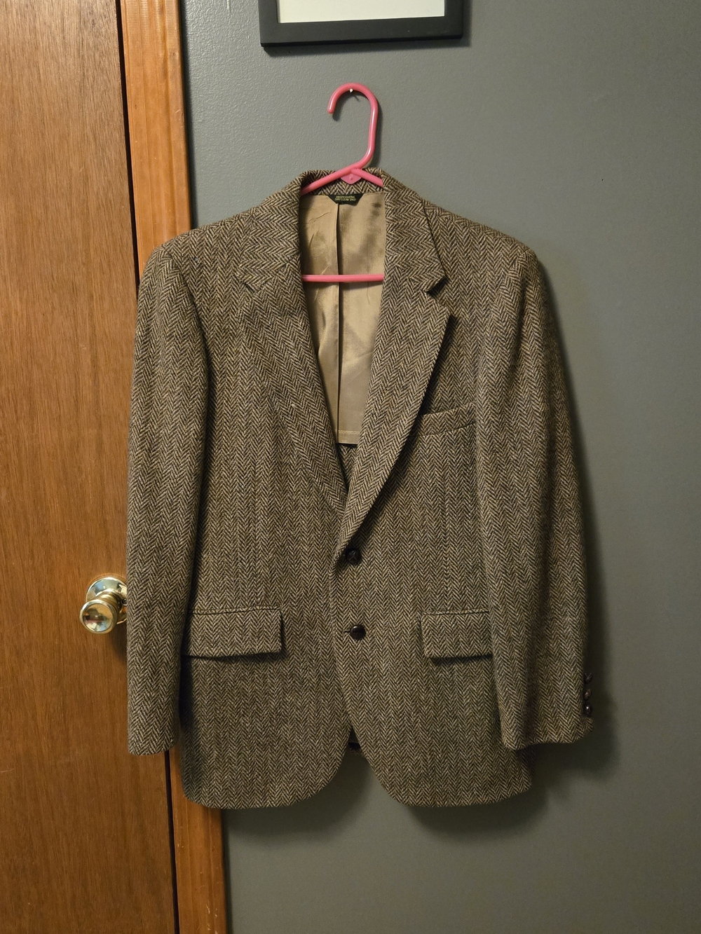 Harris Tweed 100% Pure Wool. Men's Brown Herringbone Sport Coat Blazer
